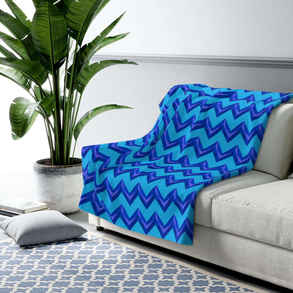 Broad Cut-Gem Chevrons Sherpa Fleece Blanket – Ice Jewel