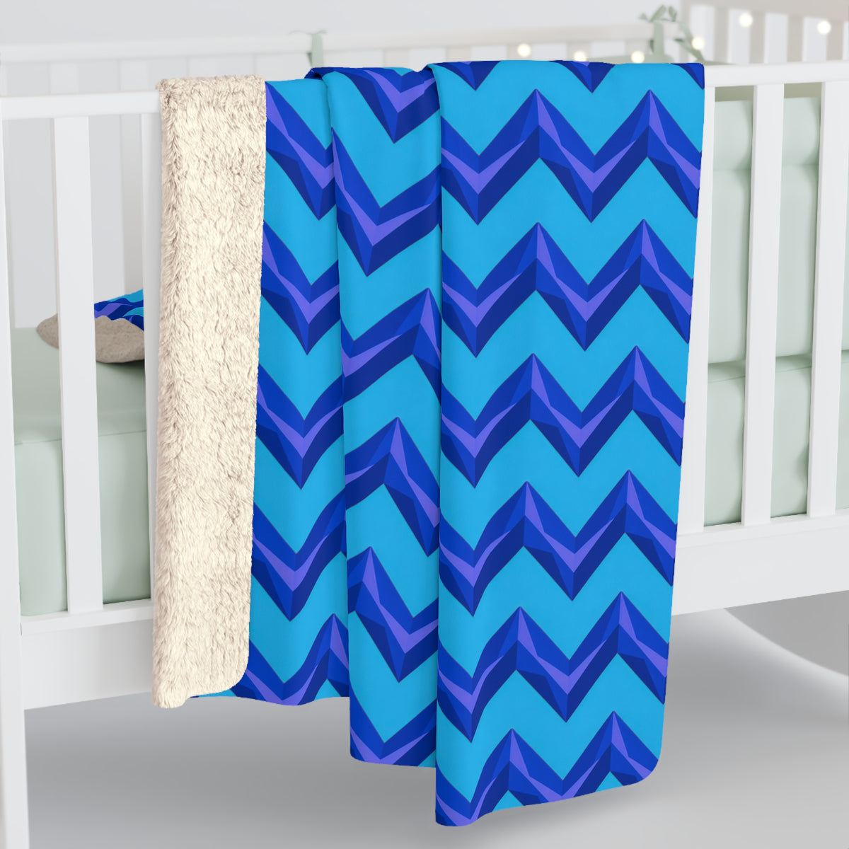 Broad Cut-Gem Chevrons Sherpa Fleece Blanket – Ice Jewel