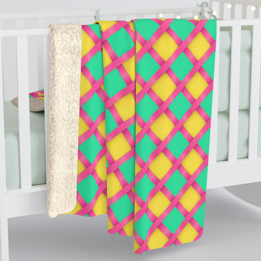 Broad Gold Diamond Trellis Sherpa Fleece Blanket – Candy Christmas