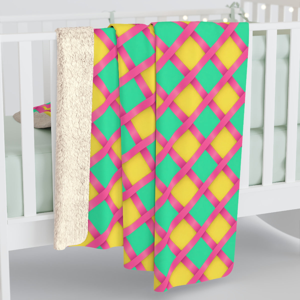 Broad Gold Diamond Trellis Sherpa Fleece Blanket – Candy Christmas