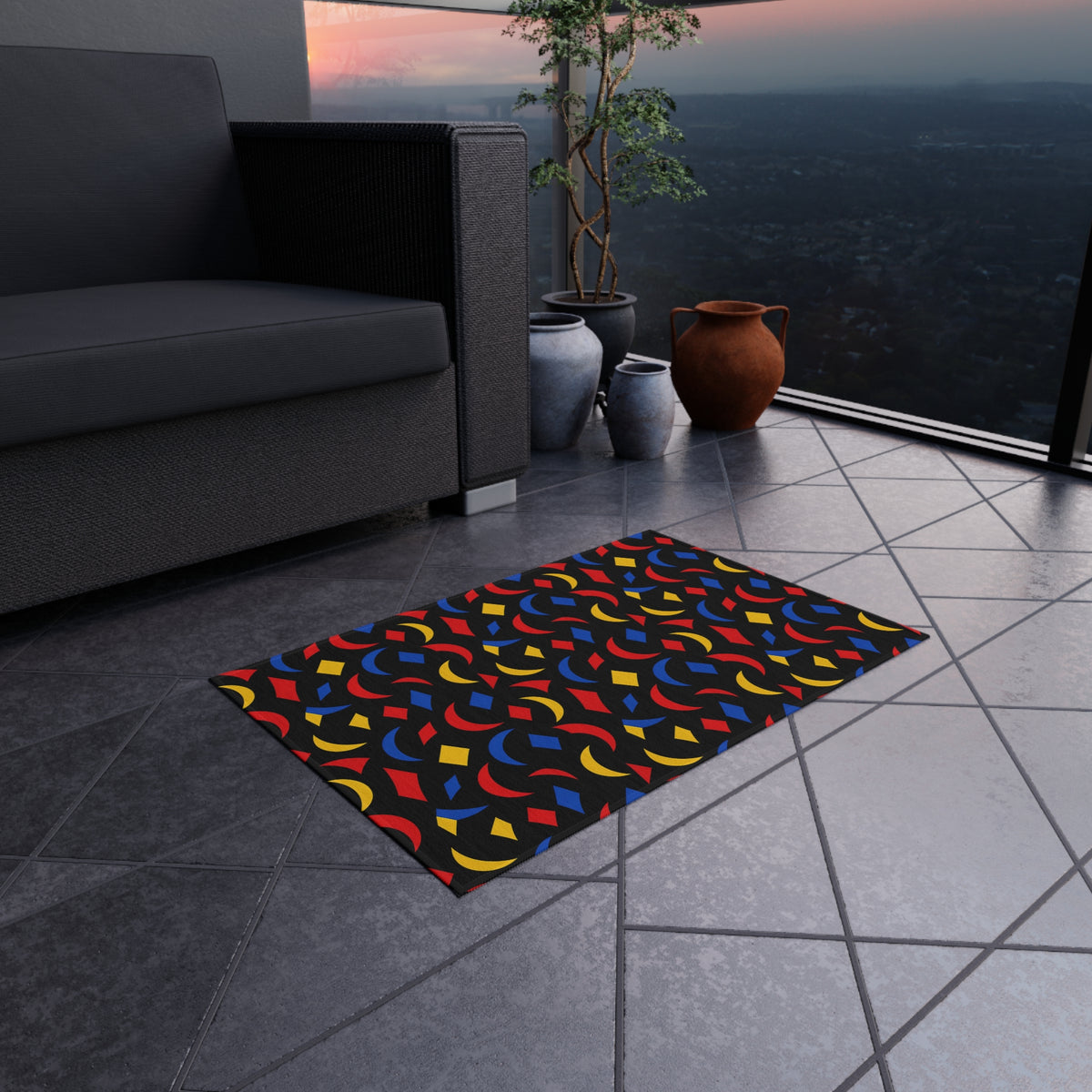 Crescent Scatter Outdoor Rug – Cut-Paper Abstract Pattern