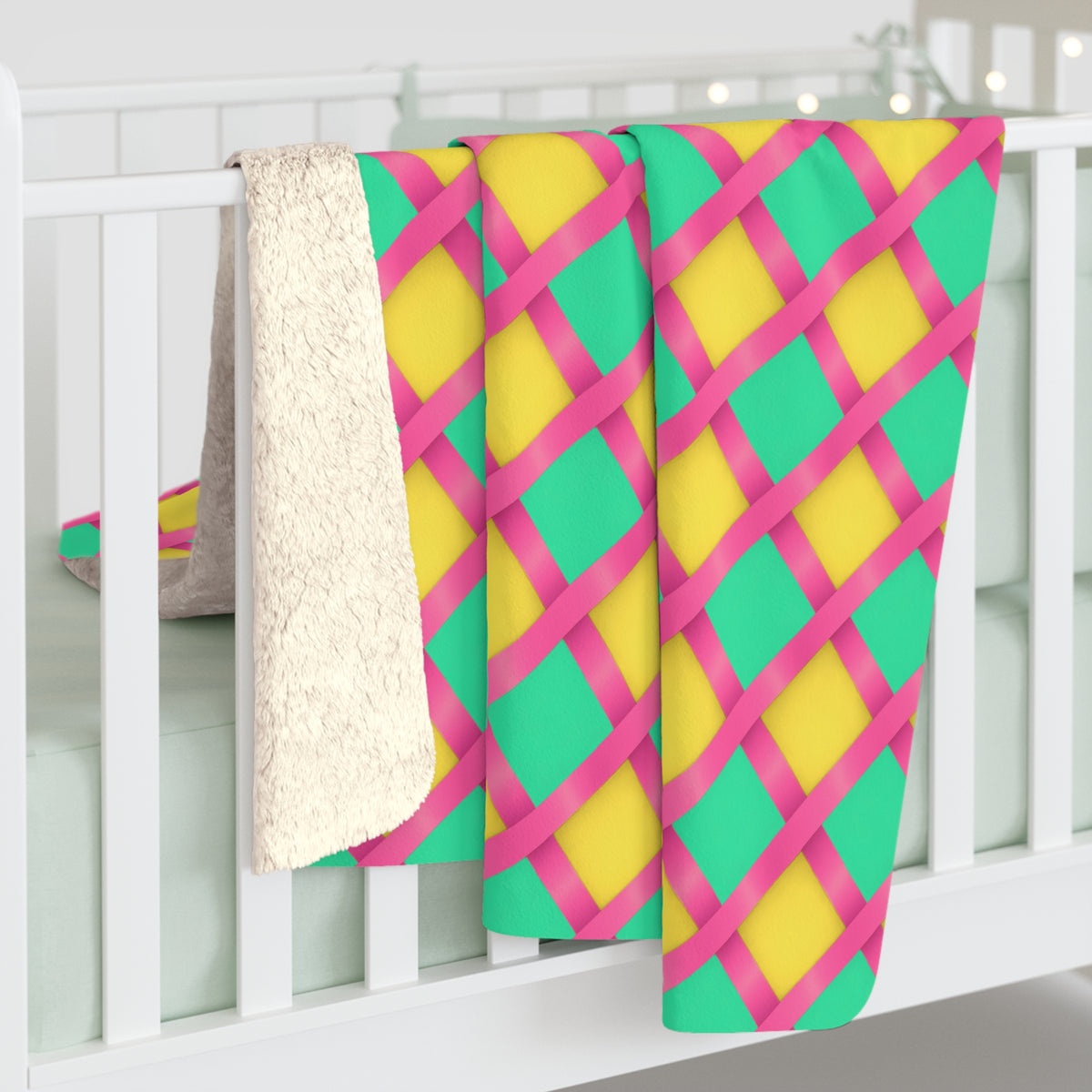 Broad Gold Diamond Trellis Sherpa Fleece Blanket – Candy Christmas