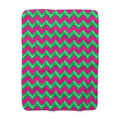 Broad Cut-Gem Chevrons Sherpa Fleece Blanket – Chevron Geometric Pattern