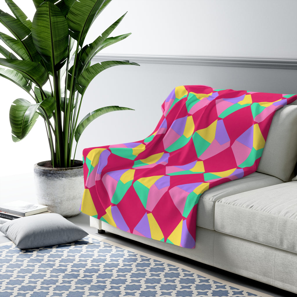 Grand Fractured Rhombus Sherpa Fleece Blanket – Candy Pop on Raspberry