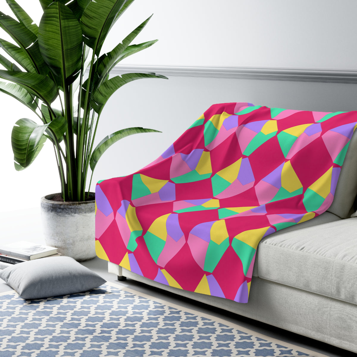 Grand Fractured Rhombus Sherpa Fleece Blanket – Candy Pop on Raspberry