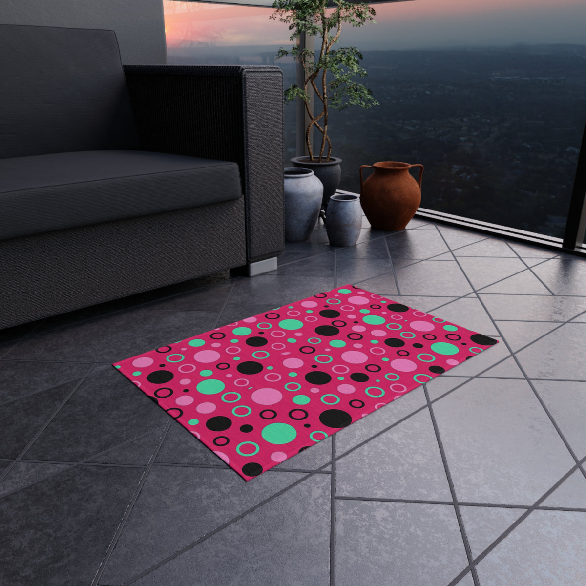 Bubble Outlines Outdoor Rug – Candy Pop on Raspberry