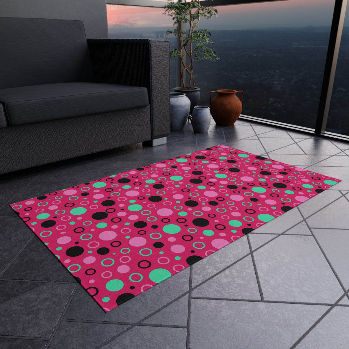 Bubble Outlines Outdoor Rug – Candy Pop on Raspberry