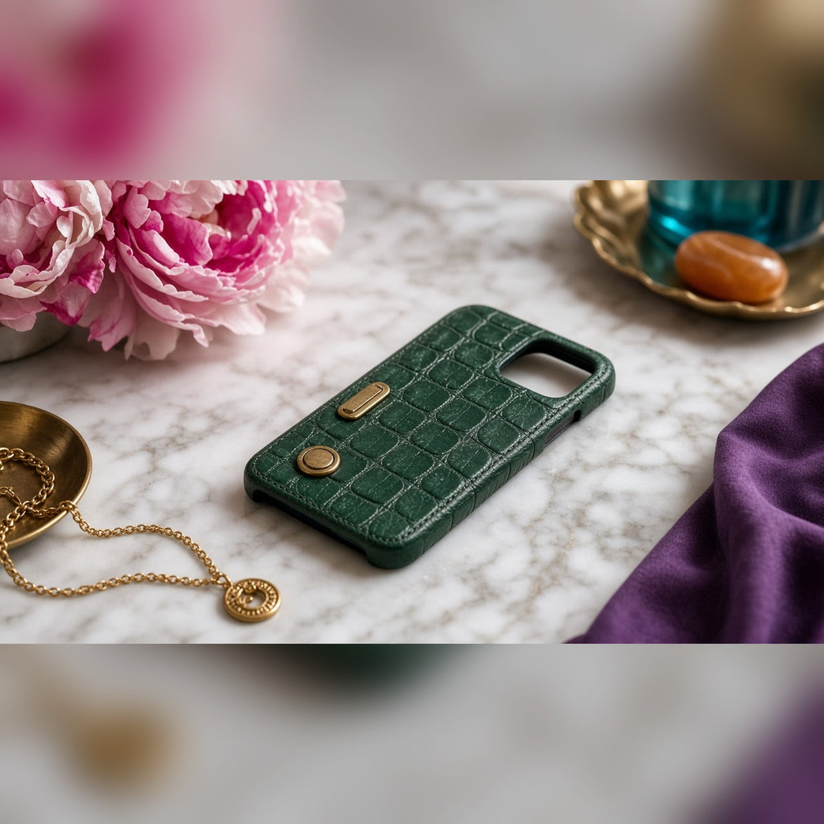 Free phone case prompt sample: example green embossed UV relief phone case on marble